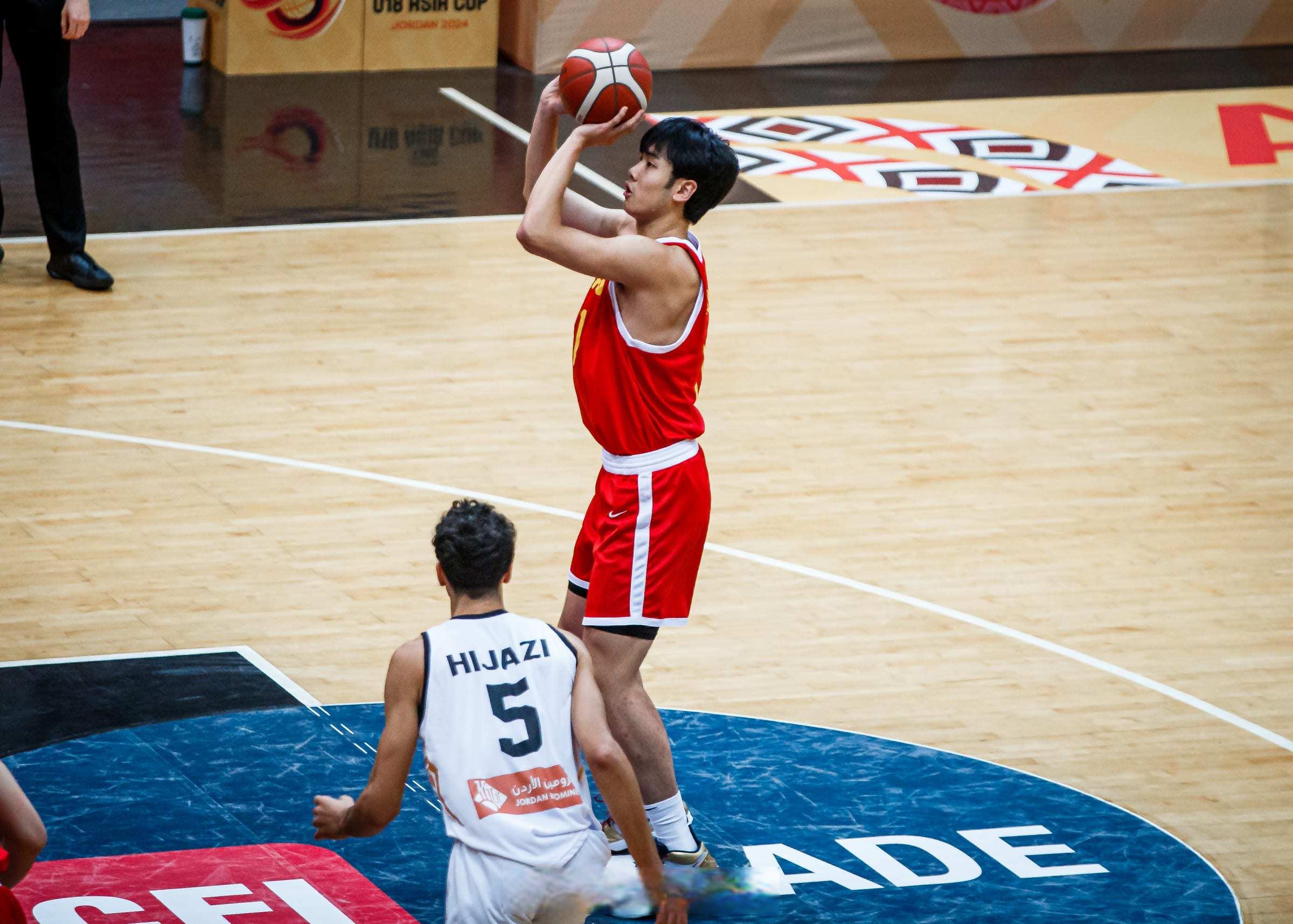 趣体育-加时末段广东宏远绝杀压哨：亚冠节点到来，球迷炸锅，身体对抗强度拉满 