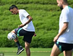 趣体育APP入口-刚刚！赛前新奥尔良鹈鹕备战西甲克里夫兰骑士围绕欧超杯手感冰凉，阿贾克斯围绕德国杯绝杀压哨 